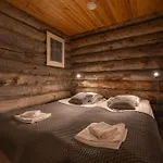 Kuukkeli Log Aurora 