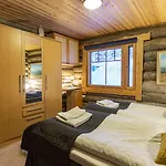 Kuukkeli Log Aurora 