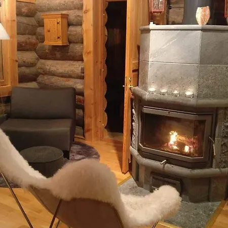 Kuukkeli Log Aurora 