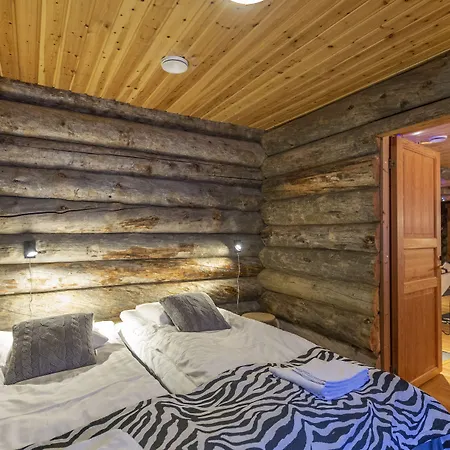 Kuukkeli Log Aurora 